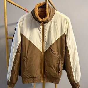 NWT🤎🤎REVERSIBLE🤎Brown and Cream Jacket with Sherpa Lining medium